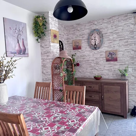 Rosaleda Locdenia Apartment *
